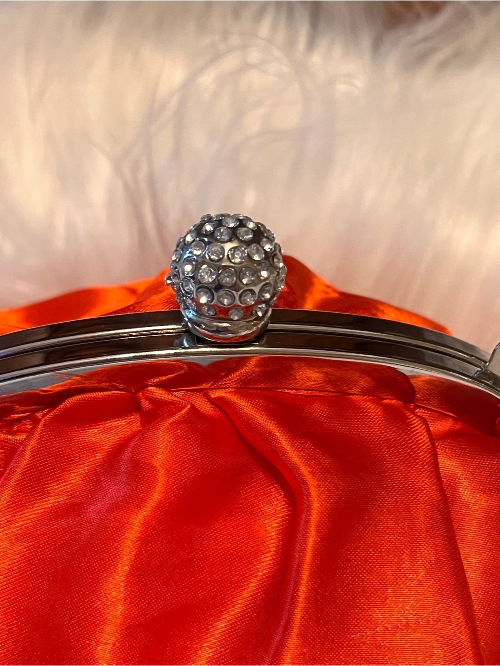 NWOT Kissluck Elegant Red Satin Evening Clutch with Chain Strap - Picture 7 of 10